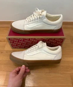 100% Brand New Men’s Vans ‘Old Skool’ Trainers size 43 (28 cm)