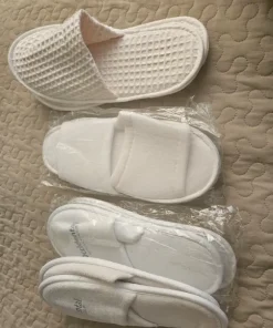 4 paria uusia saunatossuja