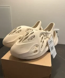 Adidas Foam RNR