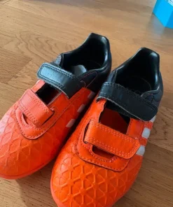 Adidas fotbollsskor