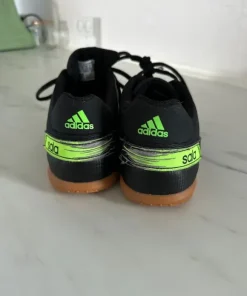 Adidas indendørs fodboldsko