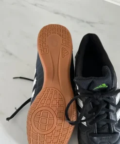 Adidas indendørs fodboldsko