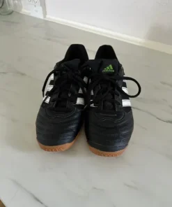 Adidas indendørs fodboldsko