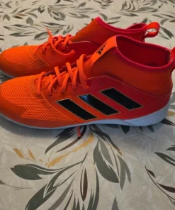 Adidas indendørssko, str 42,2/3