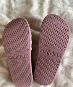 Adidas sandaalit