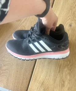 Adidas sko str. 40