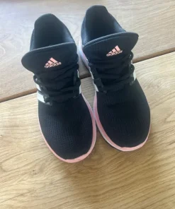 Adidas sko str. 40