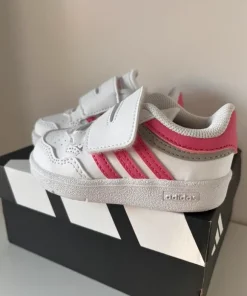 Adidas Sneakers