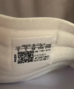 Adidas suihkusandaalit