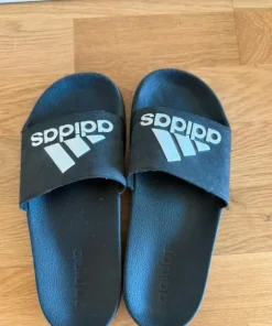 Adidas tofflor
