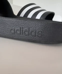 Adidas tofflor strl 44/45