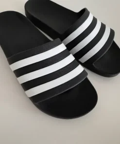 Adidas tofflor strl 44/45