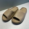 Adidas tofflor (YEEZY)