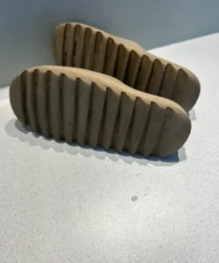 Adidas tofflor (YEEZY)