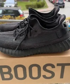 Adidas yeezy boost 350 v2 onyx