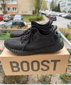 Adidas yeezy boost 350 v2 onyx