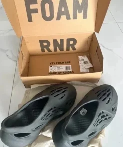 Adidas Yeezy Foam runner carbon 43 Authentic
