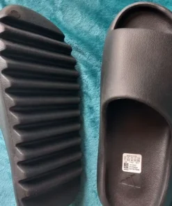 Adidas Yeezy slidez