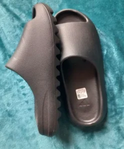 Adidas Yeezy slidez