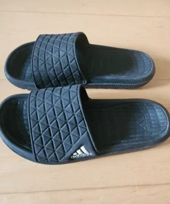 Adidas-sandaalit koko 40,5