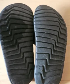 Adidas-sandaalit koko 40,5