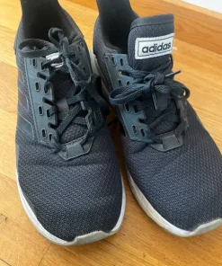 Adidasskor str 40