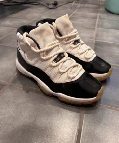 Air Jordan 11 (concord)