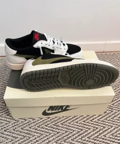 Air Jordan 1 Low “Travis Scott” sneakers