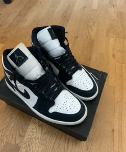 Air Jordan 1 White Metallic Gold Obsidian