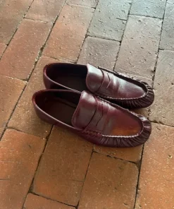 Alohas Bordeaux loafers.