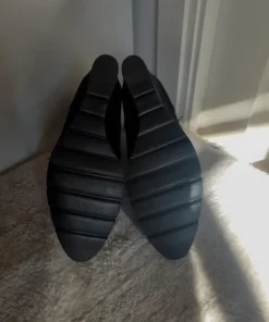 Ankelboots med kilklackar och snörning
