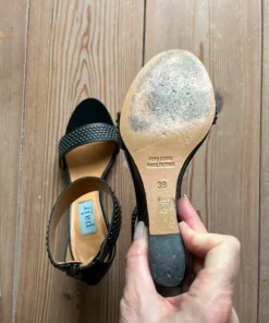 Apair sandal