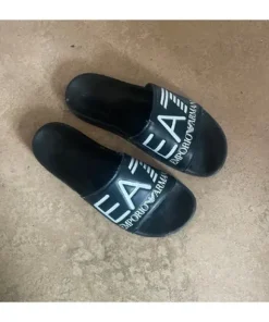Armani tofflor