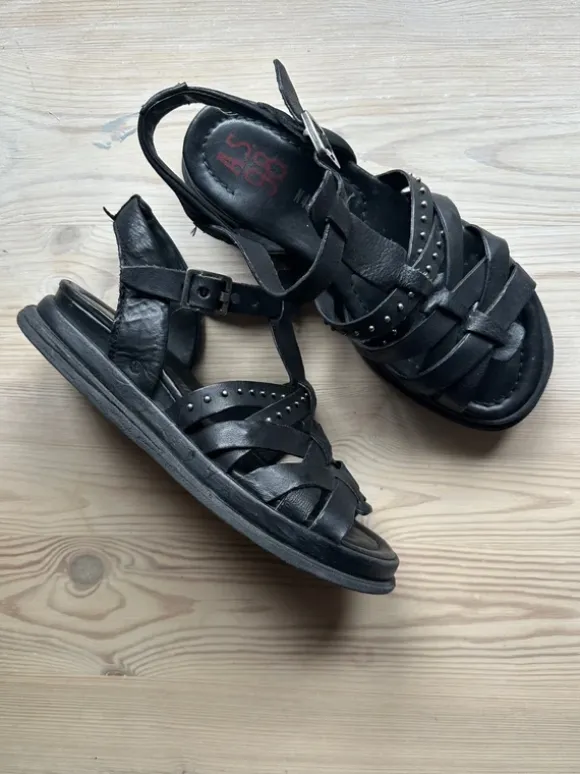 A.S.98 svarta sandaler stl 37