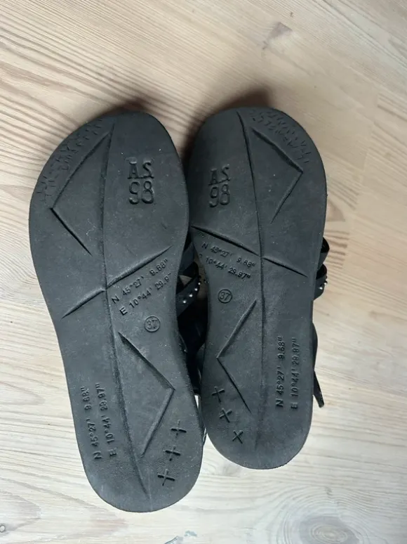 A.S.98 svarta sandaler stl 37
