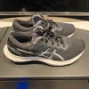 Asics löparskor.