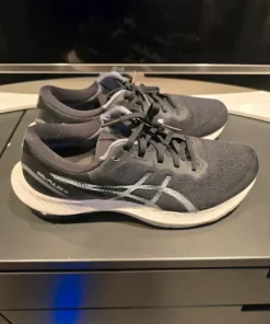 Asics löparskor.