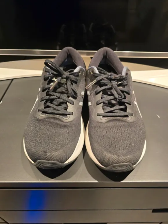 Asics löparskor.