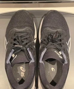 Asics löparskor.