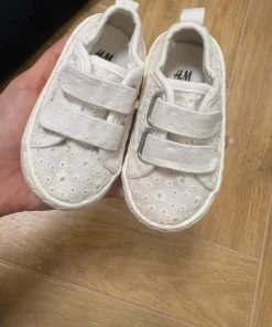 Ażurowe koronkowe trampki buty