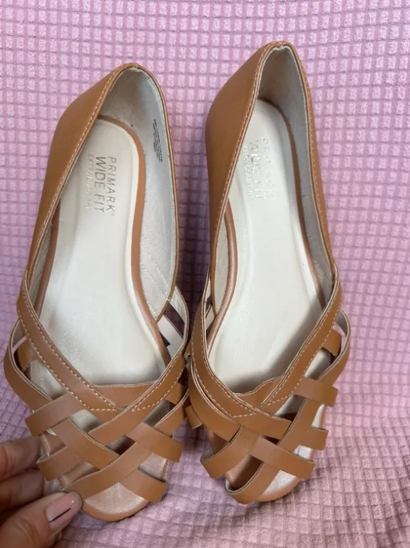 Baleriny. Buty na płaskiej podeszwie primark