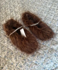 Balettskor med päls. Nya