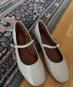 Ballerinaskor i Mary Jane-stil