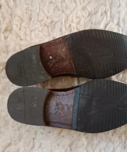Bally vinröda loafers