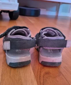 Barnsandaler storlek 24