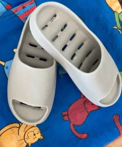 Beach slippers