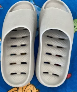 Beach slippers