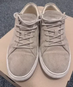 Beiga sneakers strl 40 – mycket fint skick