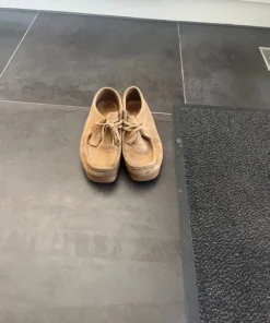 Beige clarks med skobox