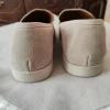 Beżowe loafersy / mokasyny zamszowe Gutteridge r. 43